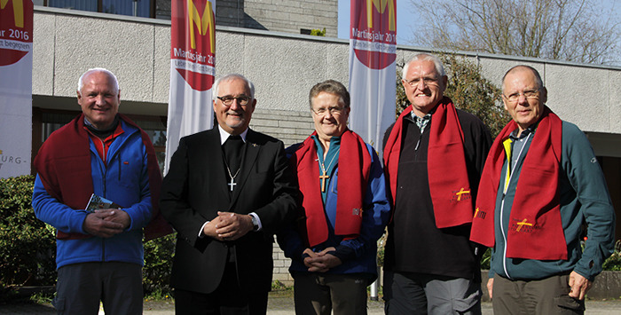 Bischof Fürst spendet den Pilgersegen